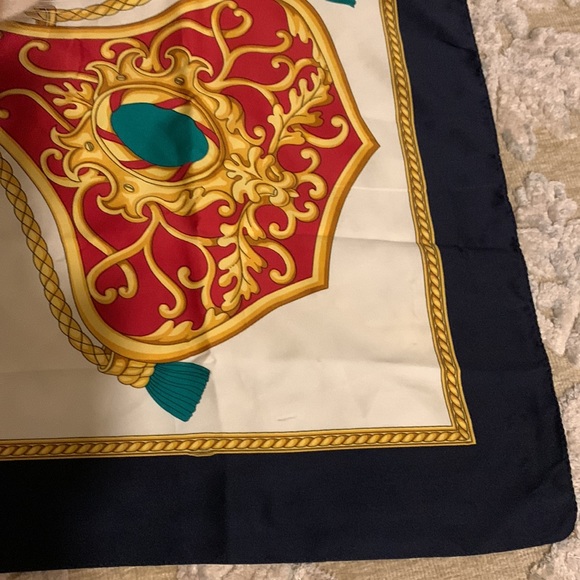 Scarf - Picture 2 of 6